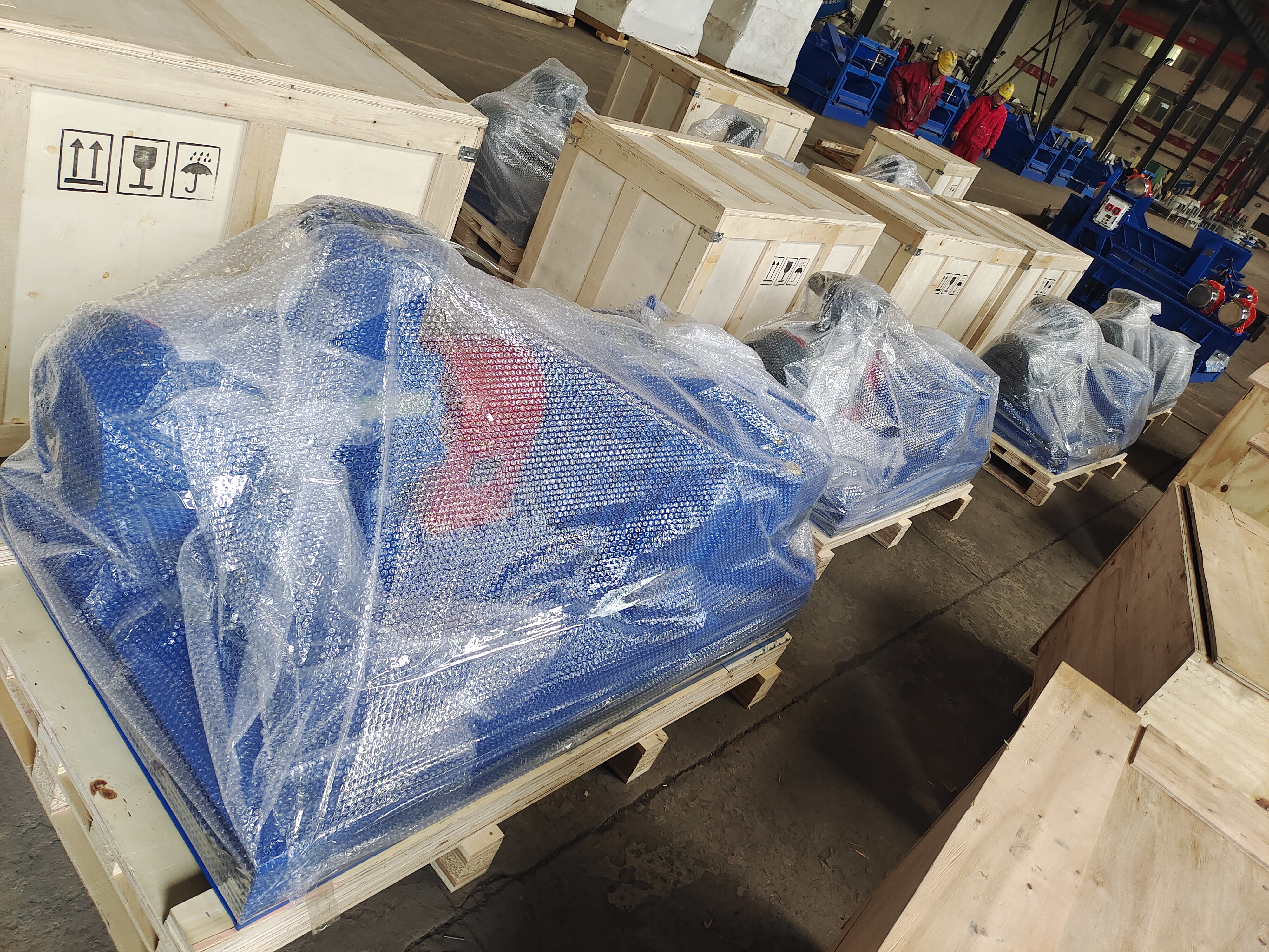 西安科迅生產的一批泥漿攪拌器銷往阿曼用于鉆井固控配套設備