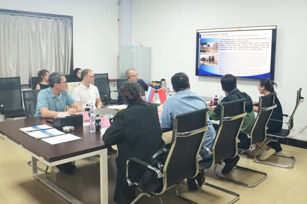 雙方正在進行會議溝通 雙方正在進行會議溝通